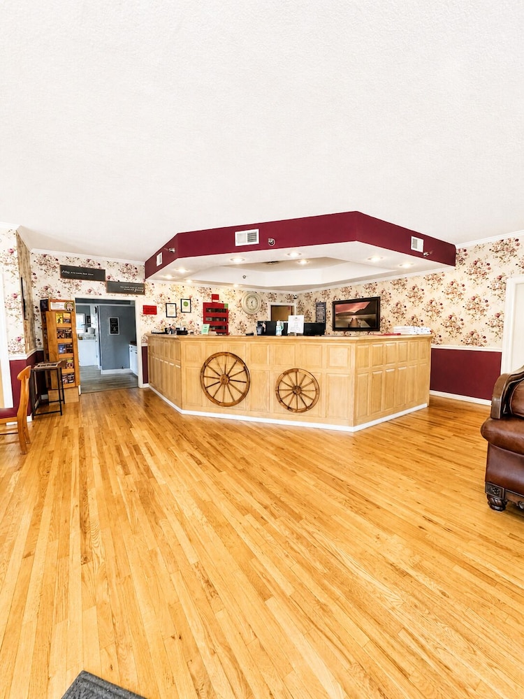Carriage House Inn 13/61