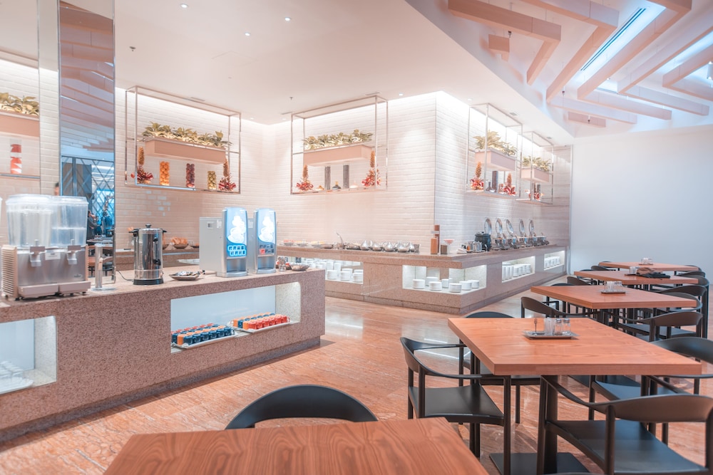 Holiday Inn Express Manila Newport World Resorts 50/54