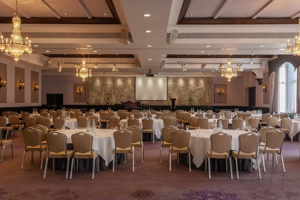 Clontarf Castle Hotel 55/61