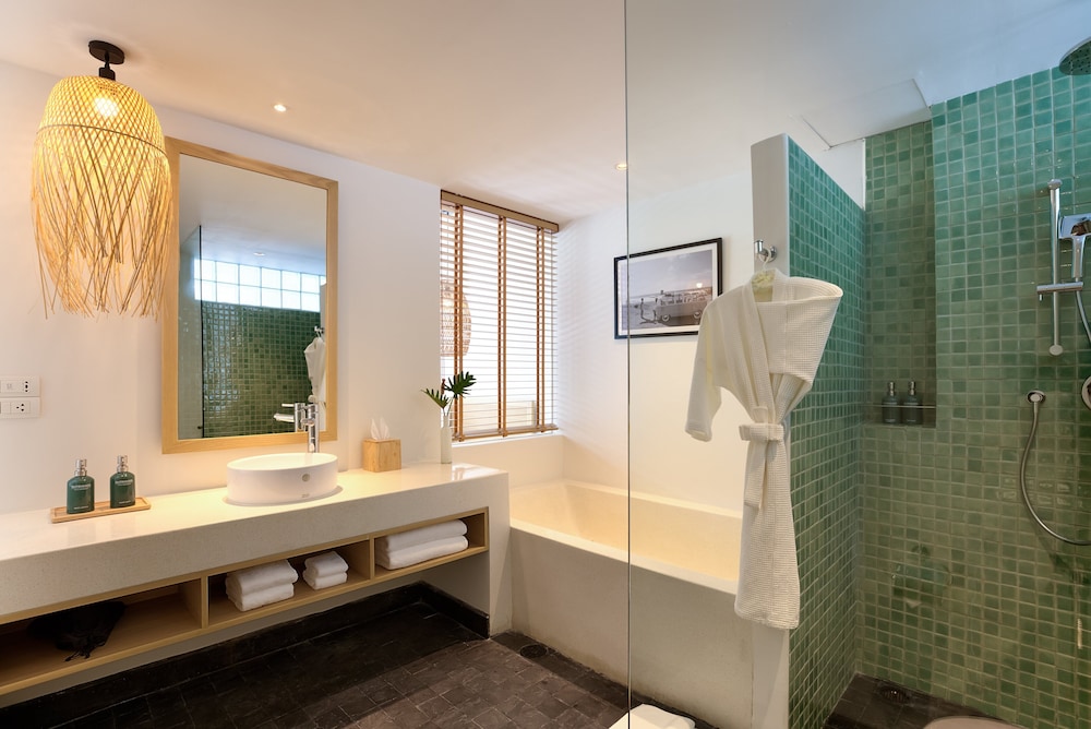 Outrigger Surin Beach Resort 11/74