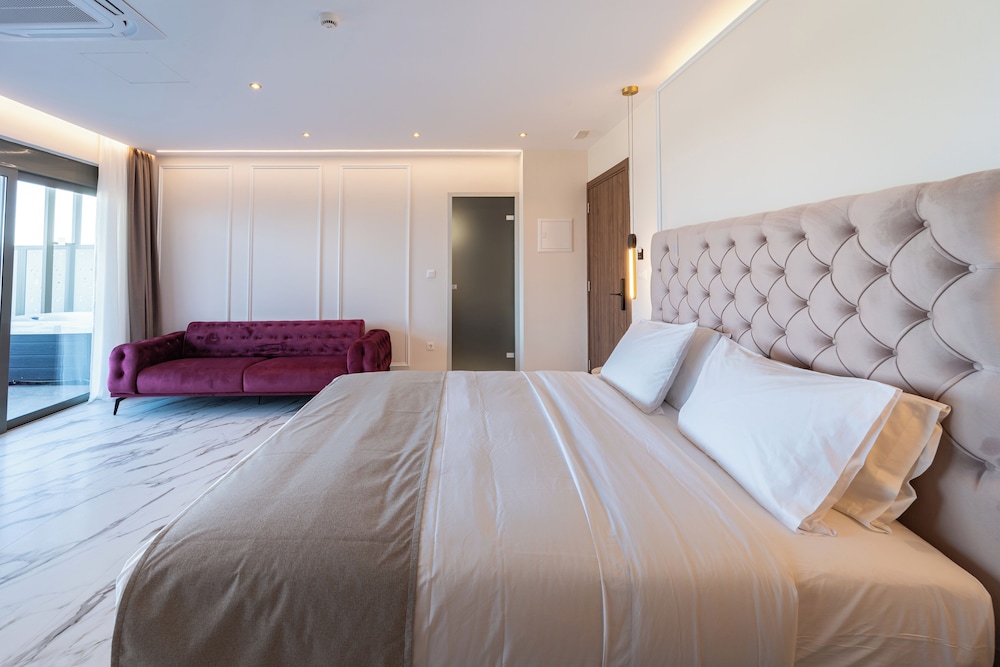 Philia Center Suites 30/73