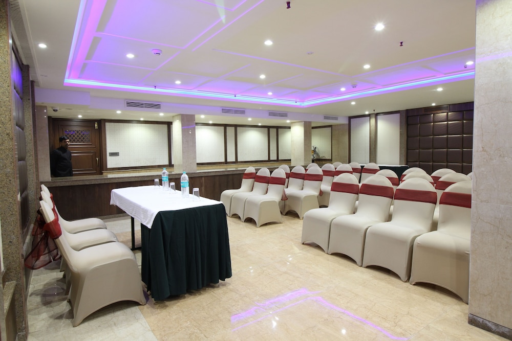 Hotel Chanakya Patna 21/34