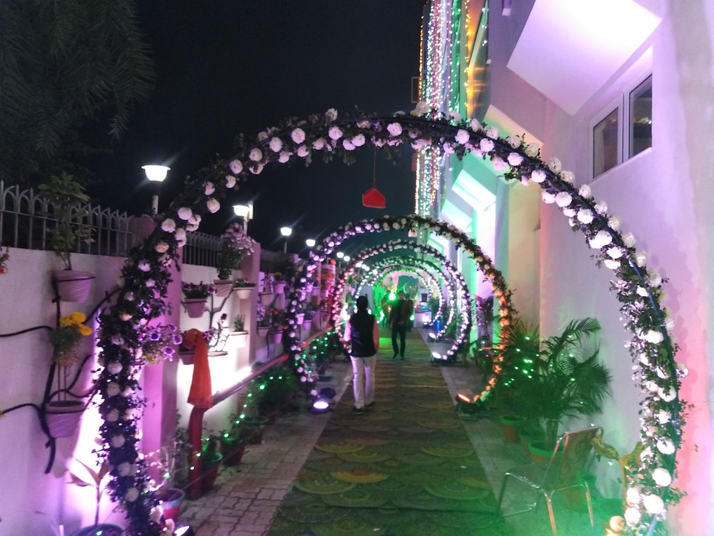 Dhamma Grand Hotel Resort 29/31