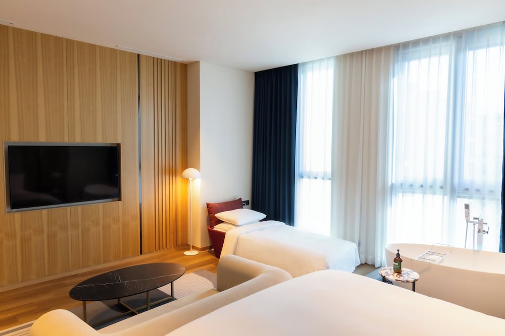 جناح بسرير كينج مع أريكة، voco Seoul Gangnam, an IHG Hotel 6/9