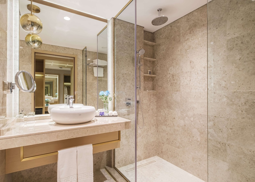 Maani Muscat Hotel & Suites 31/59