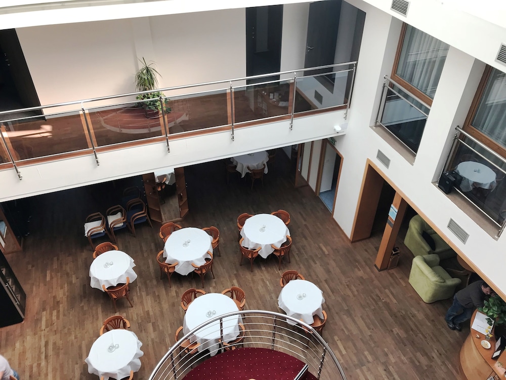 Hotel Atrium 3/73