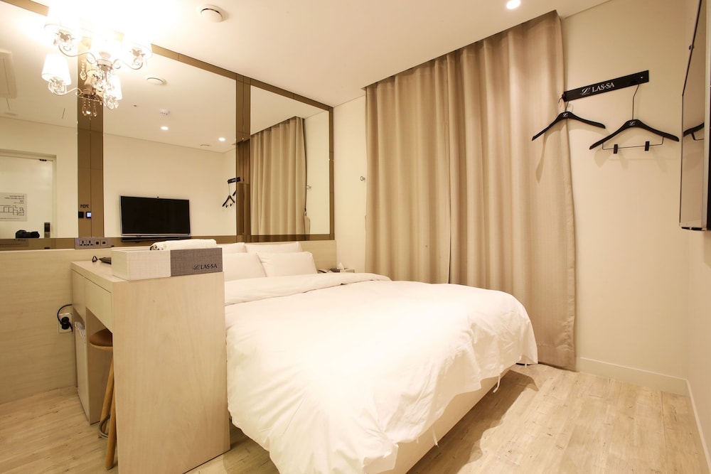 Hotel Lassa 10/66