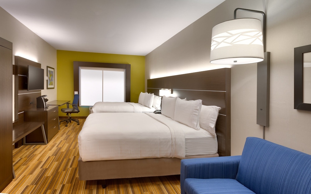Suite, 2 Queen Beds, Accessible