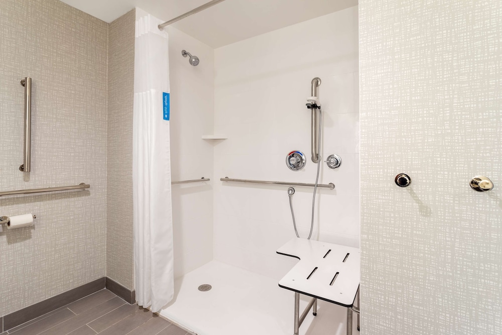 Hampton Inn & Suites Alachua I-75 8/18