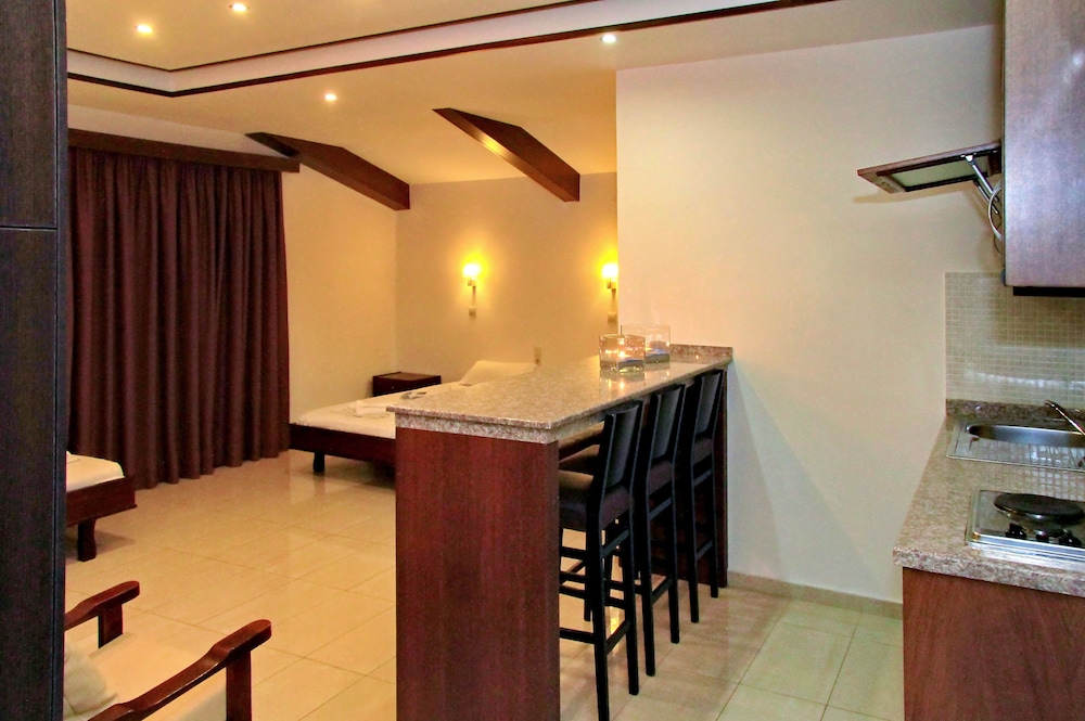 24 Seven Boutique Hotel 30/45