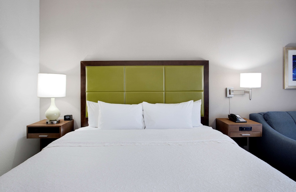 Hampton Inn Middletown 12/48
