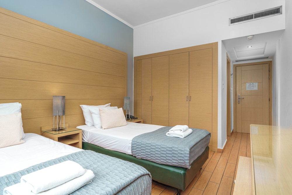ROOM, TWIN BEDS