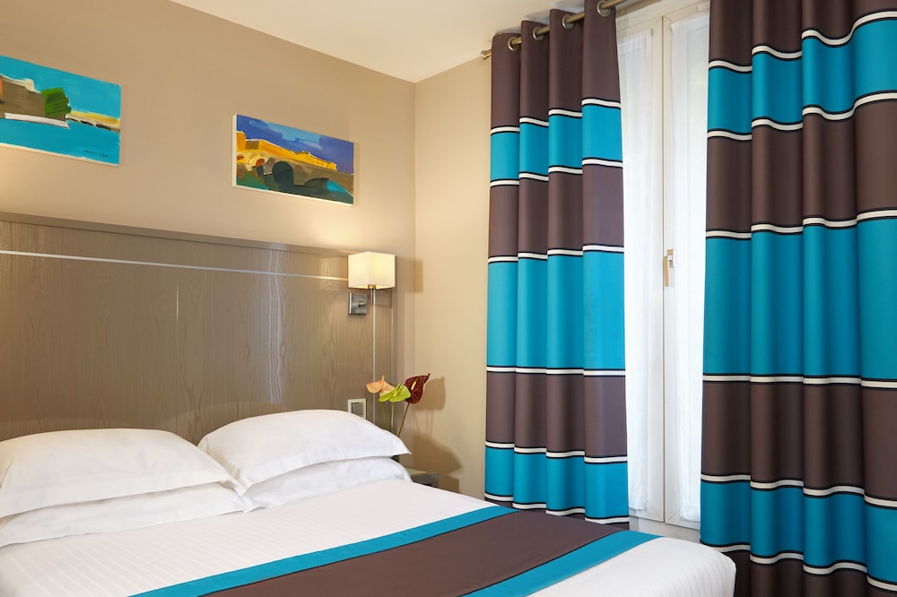 ROOM, DOUBLE BED