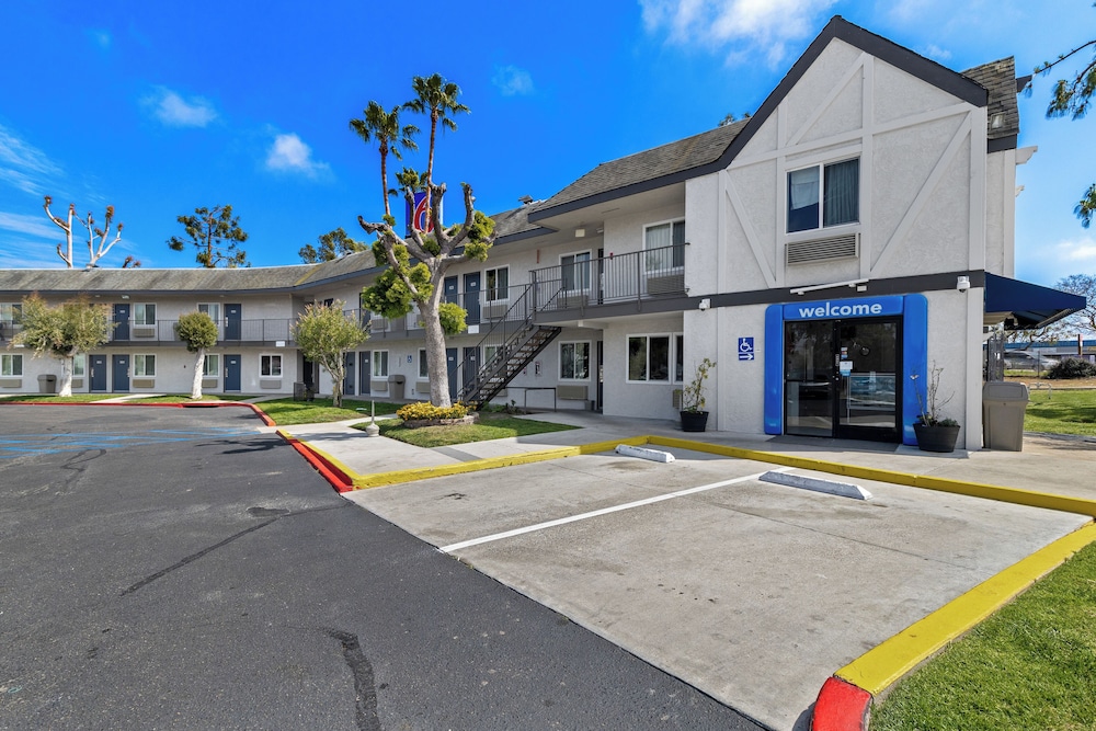 Motel6 San Diego, CA - North 40/61
