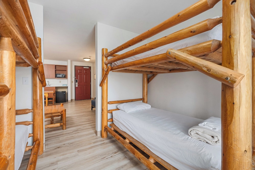 Three Bears Waterpark Resort Near Tomah, an Ascend Collection Hotel 15/50
