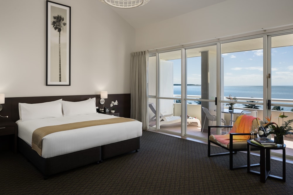 Cairns Harbourside Hotel 12/60