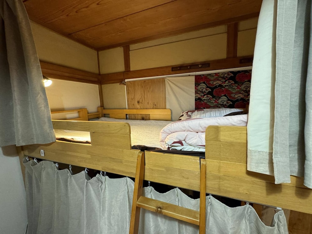 MIXED DORM, STANDARD, SHARED BATHROOM