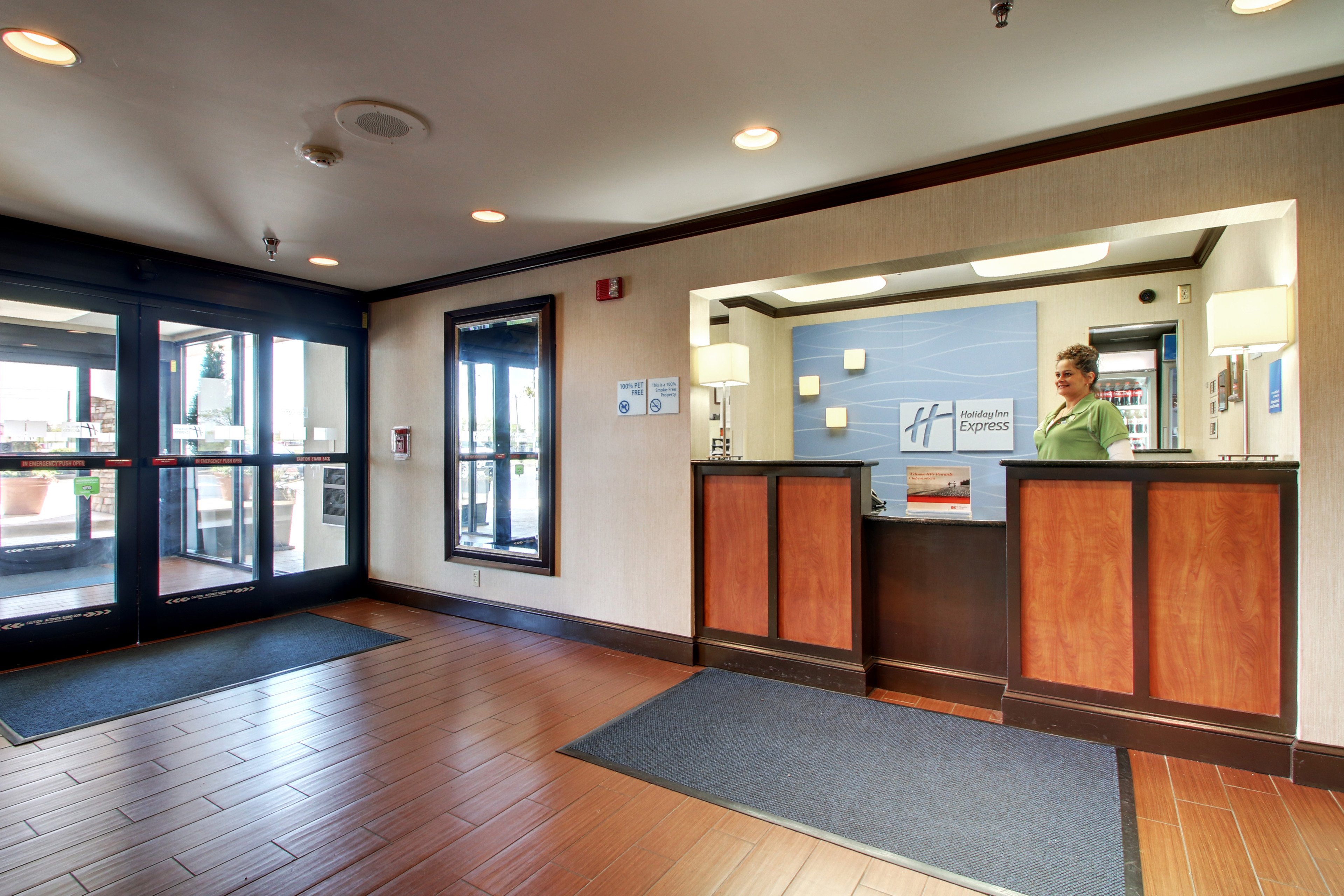 Holiday Inn Express Fort Campbell-Oak Grove 10/48