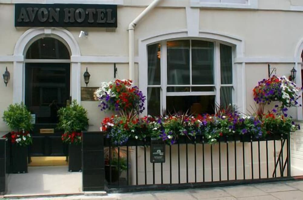 Avon Hotel 15/23