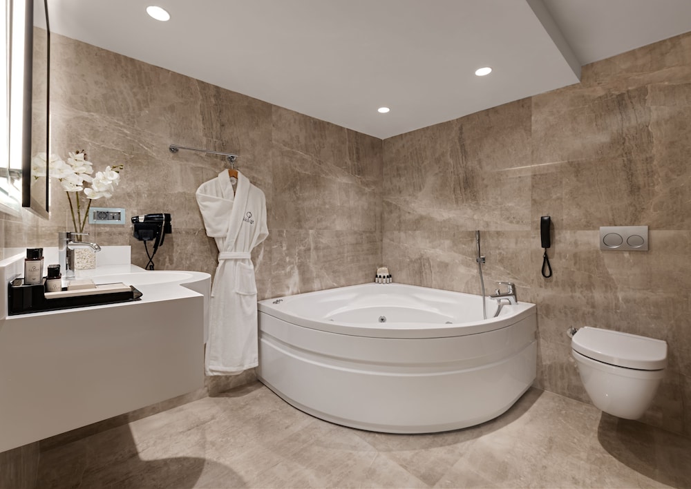 Gleam Collection Hotel 59/62