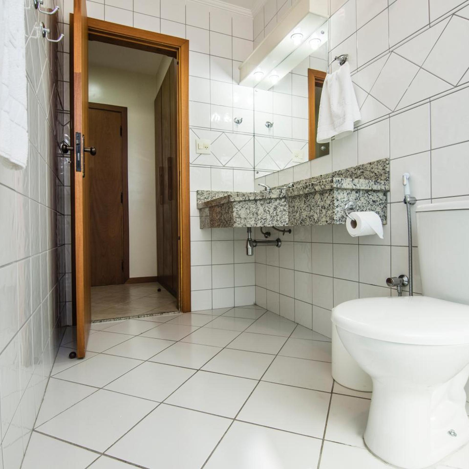 JR Hotel Marilia 48/50