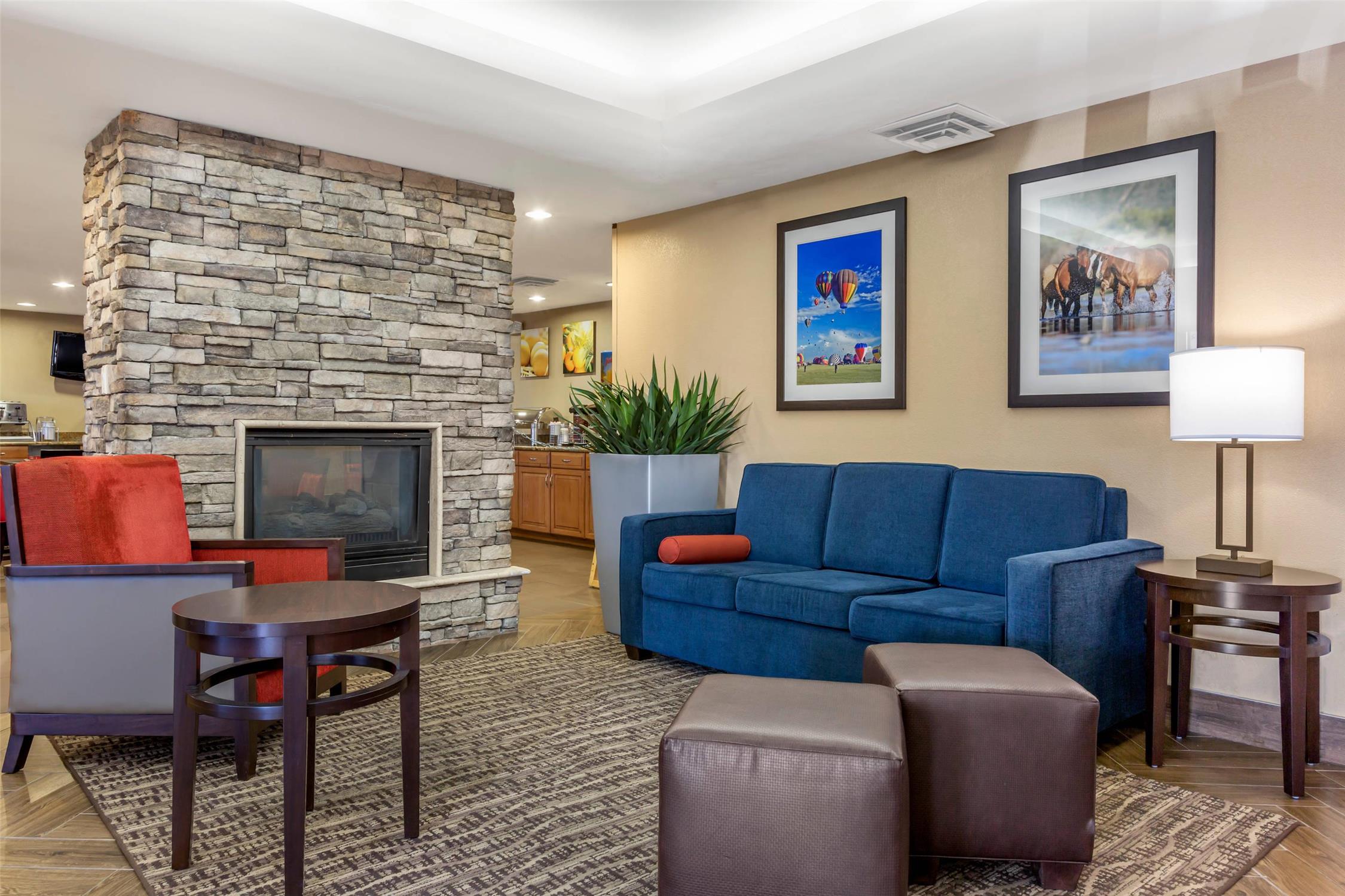 Comfort Inn & Suites Phoenix North / Deer Valley 22/31