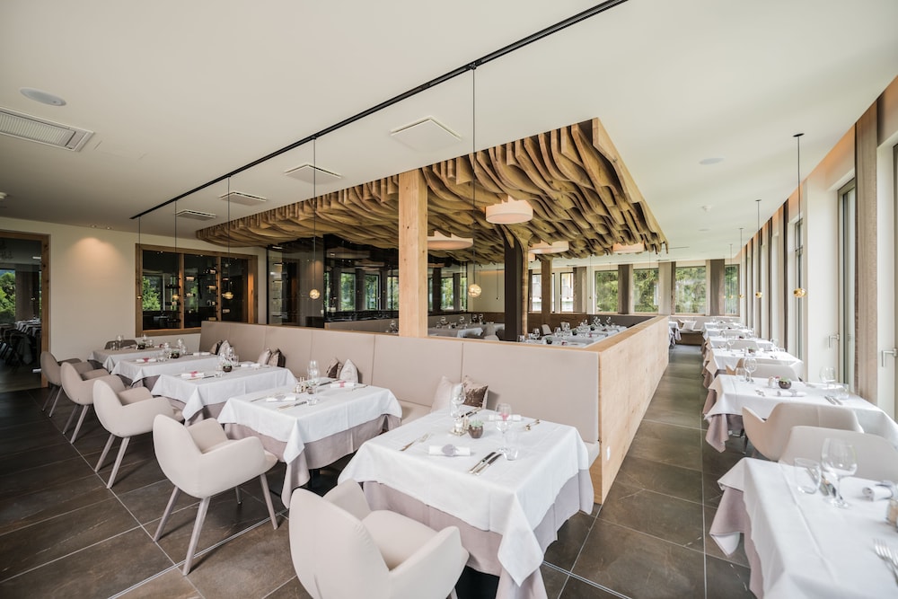 Park Hotel Bellevue 55/64