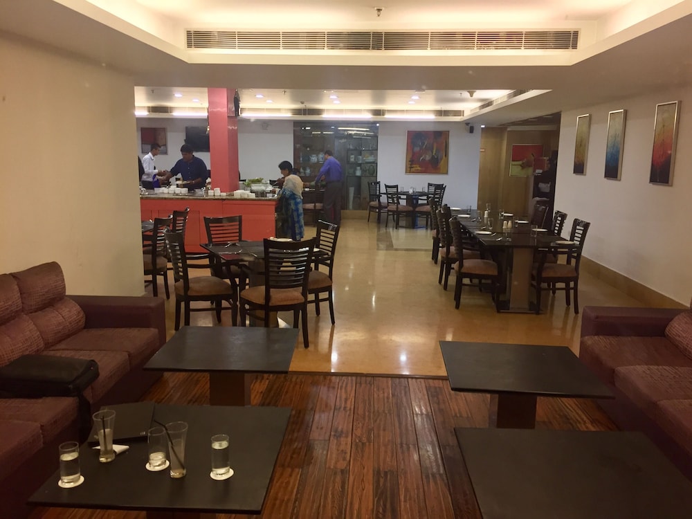 Taurus Sarovar Portico New Delhi 37/49