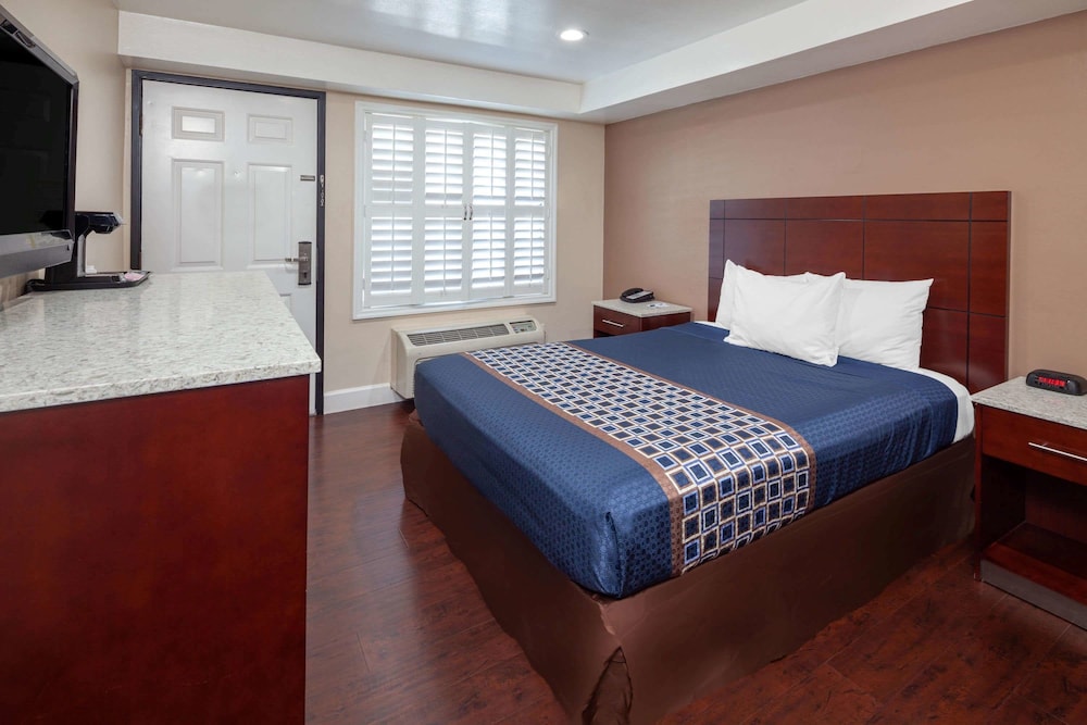Travelodge By Wyndham Harbor City 12/29