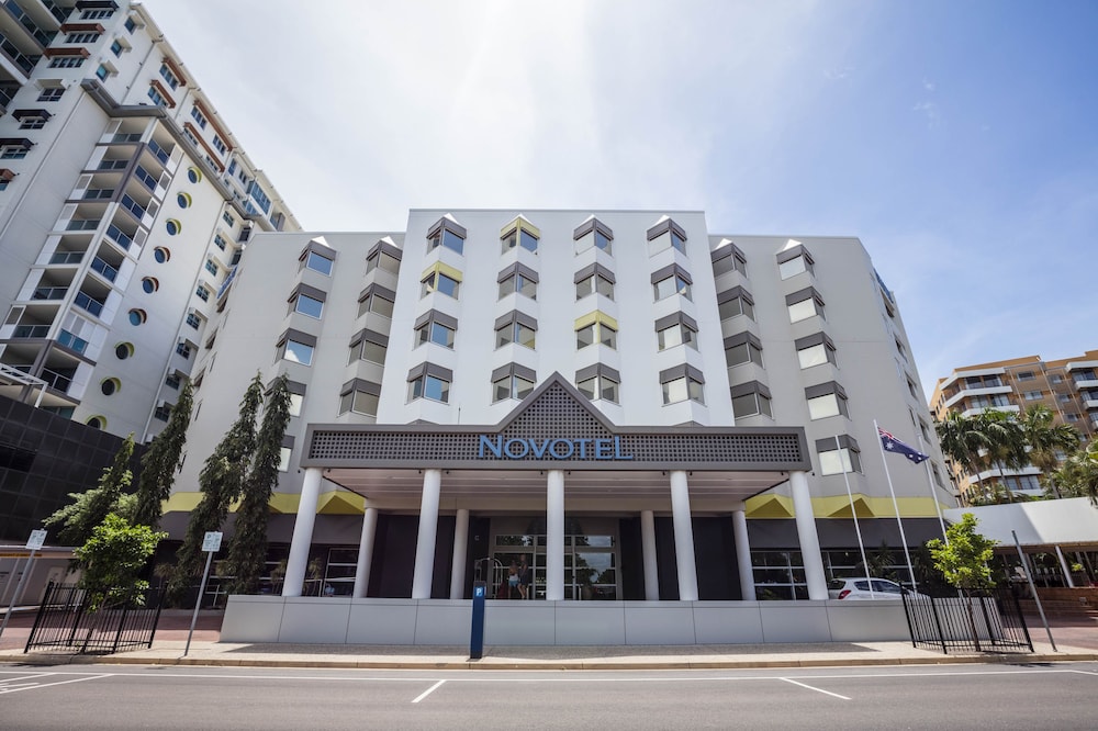 Novotel Darwin CBD 2/64