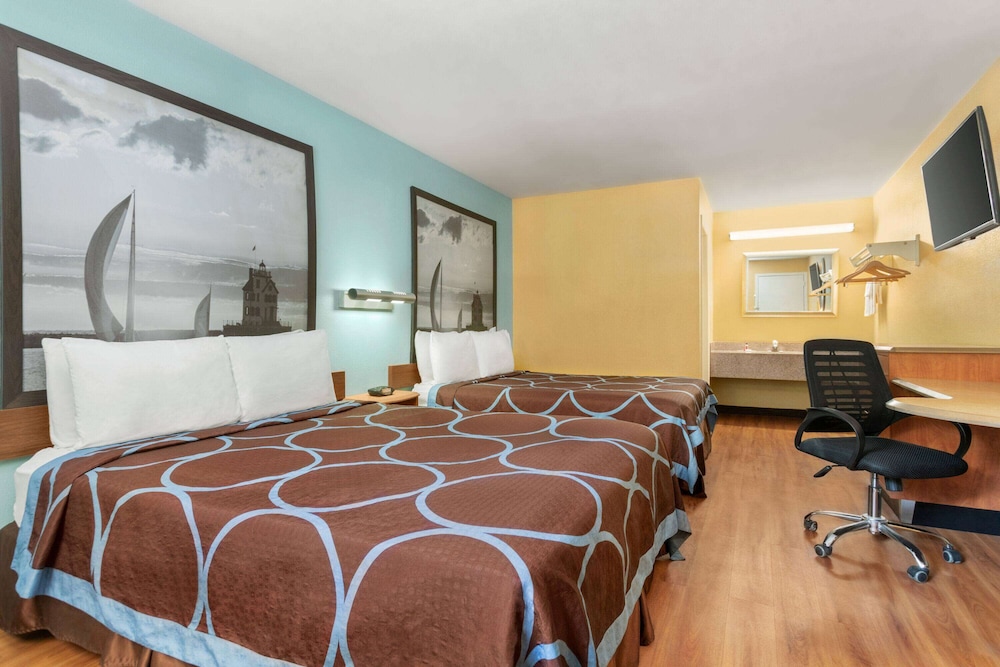 Super 8 by Wyndham Findlay 20/34