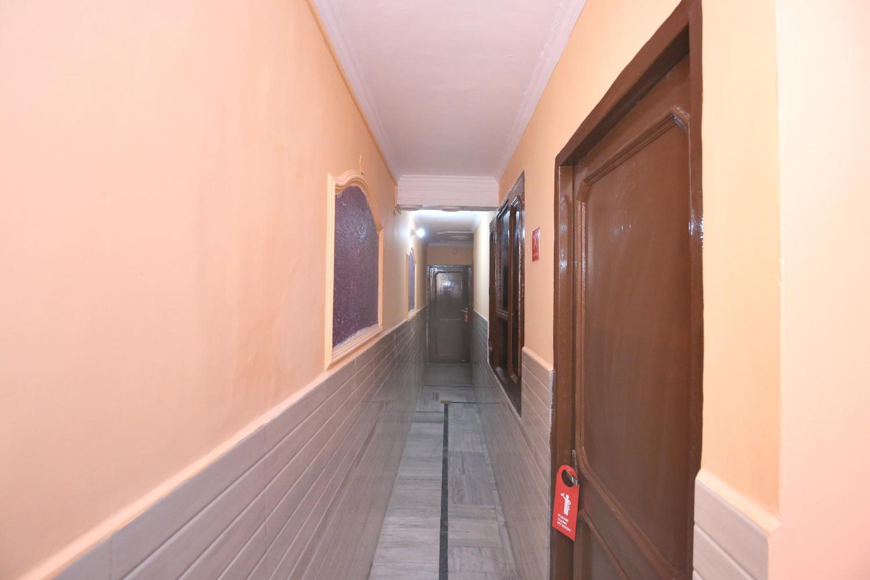 Oyo 10384 Hotel Rajesh Palace 22/30