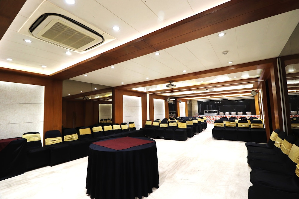 Hotel Rajhans Regent 32/48
