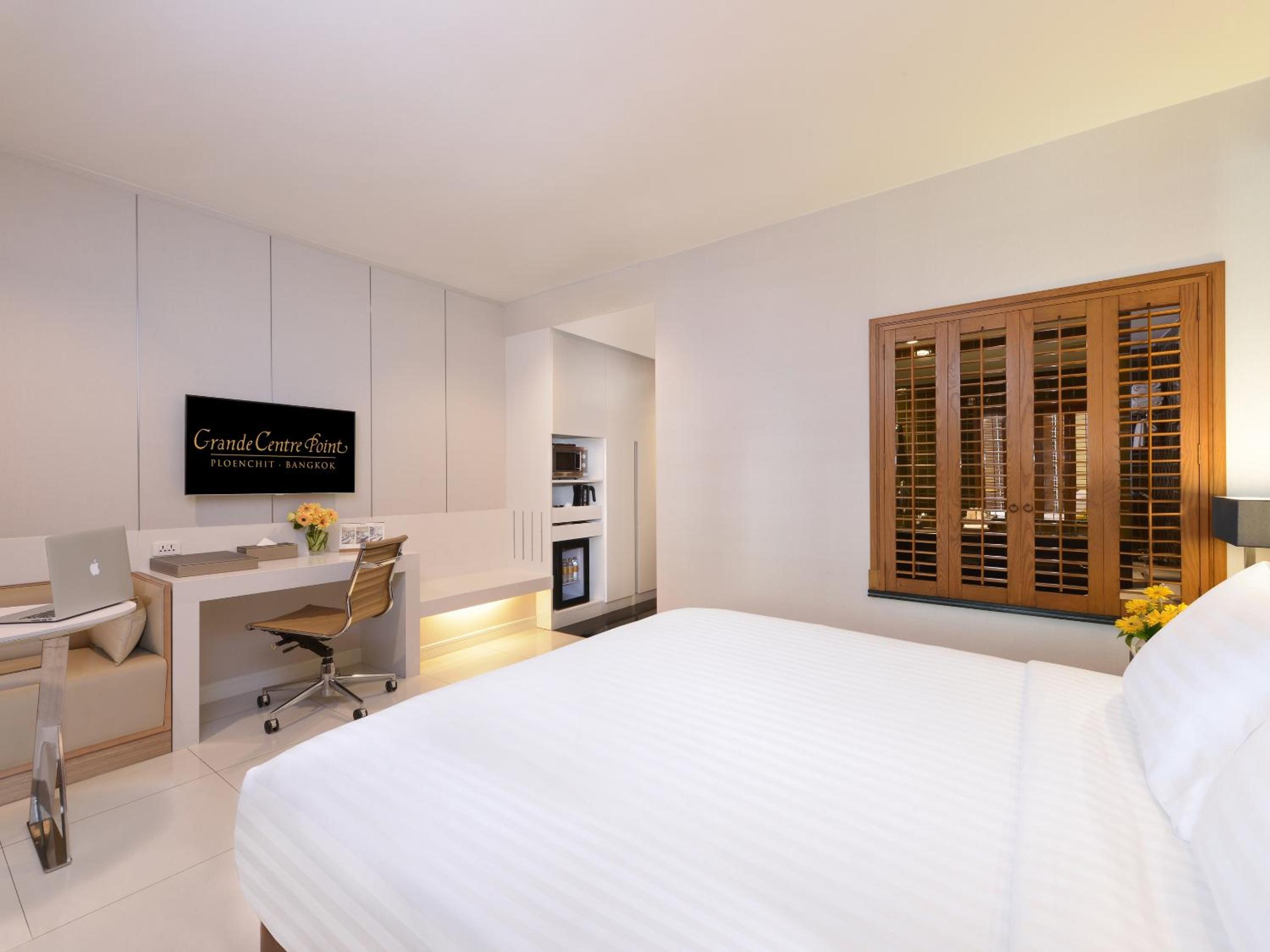غرفة سوبيريور بسرير كينج بشرفة، Grande Centre Point Ploenchit Bangkok 5/10