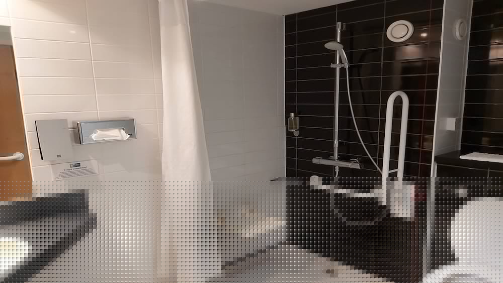 Holiday Inn Express Glenrothes 14/70