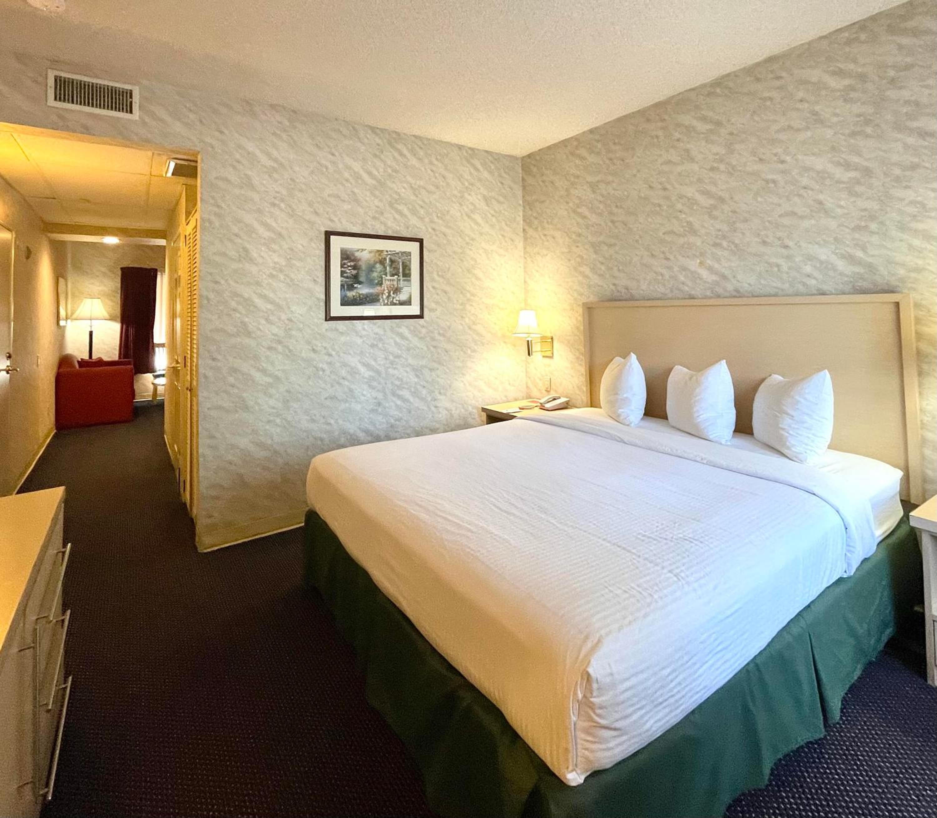 Suite, King Bed, Queen Bed, Accessible