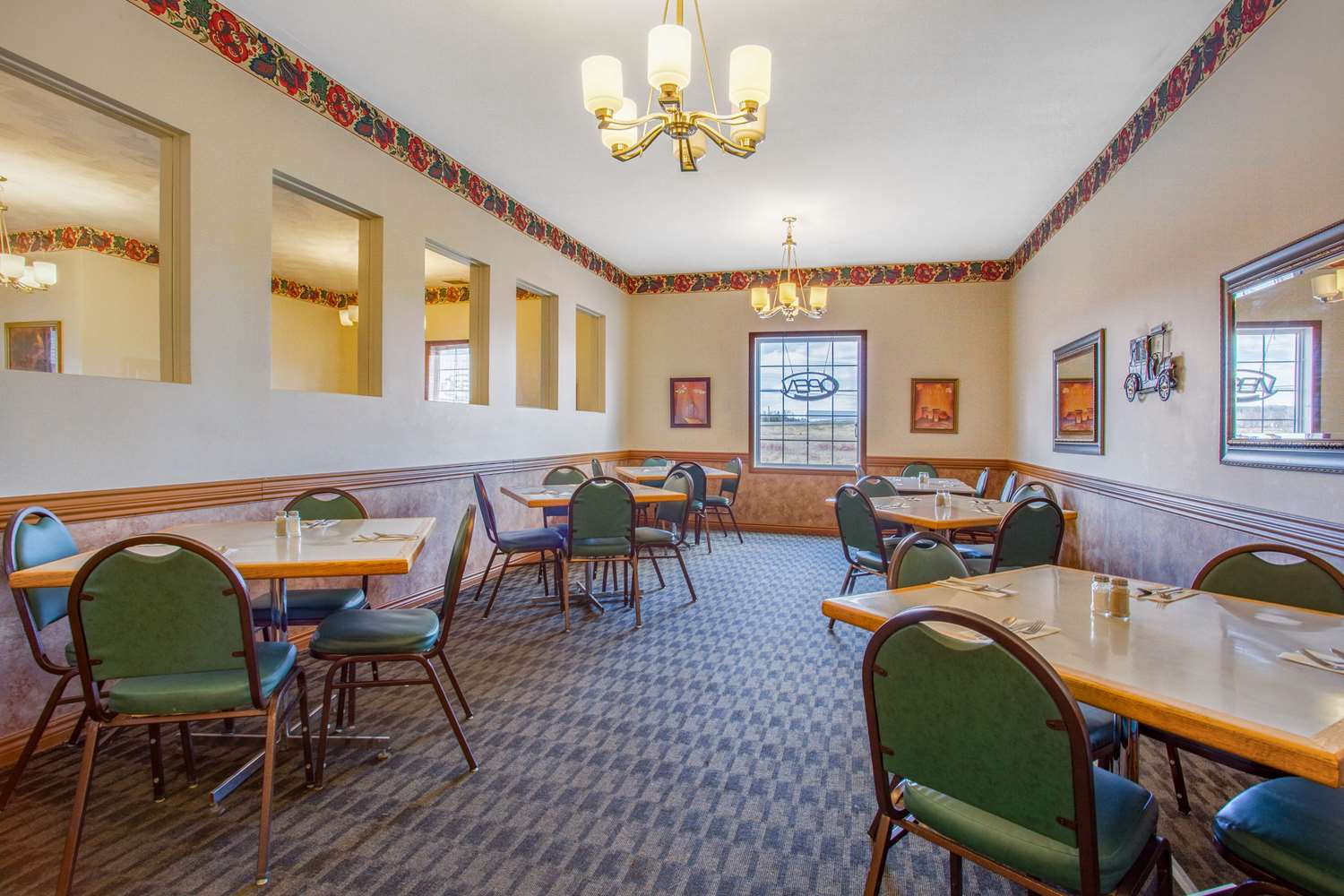 Knights Inn Woodstock 24/37