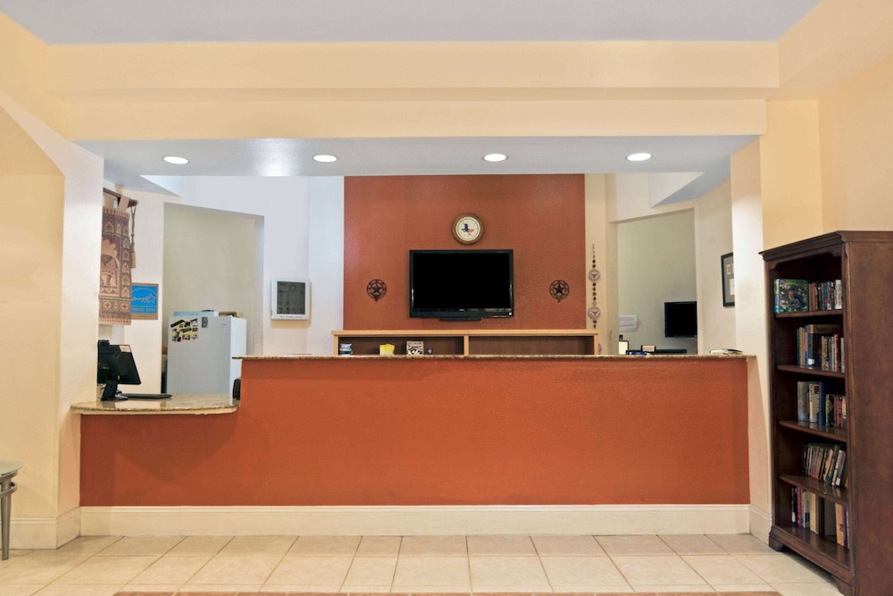Super 8 By Wyndham Austin/Airport South 9/49