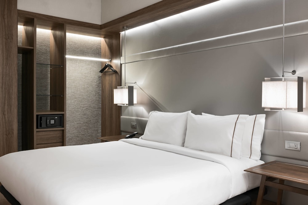 The Westin Madrid Cuzco 10/65