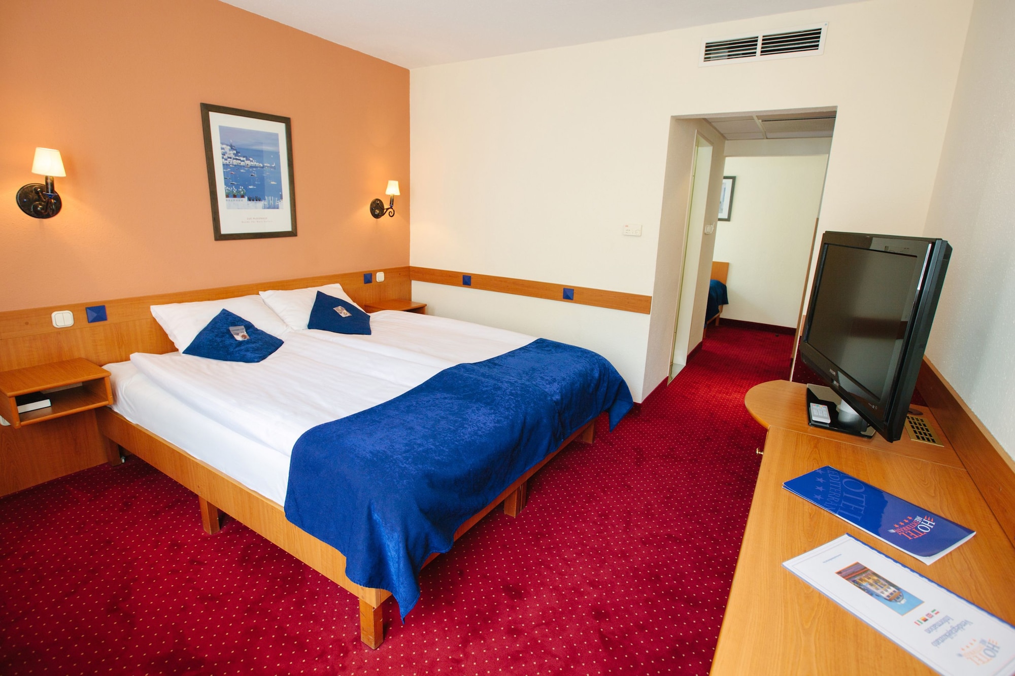 ROOM, TRIPLE