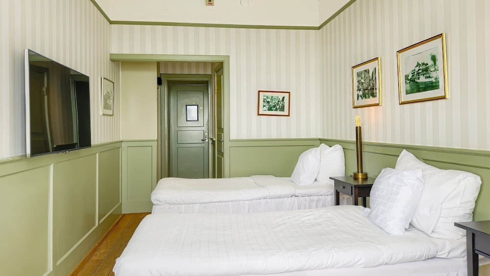 SUPERIOR, KING BED, SEA VIEW, BALCONY