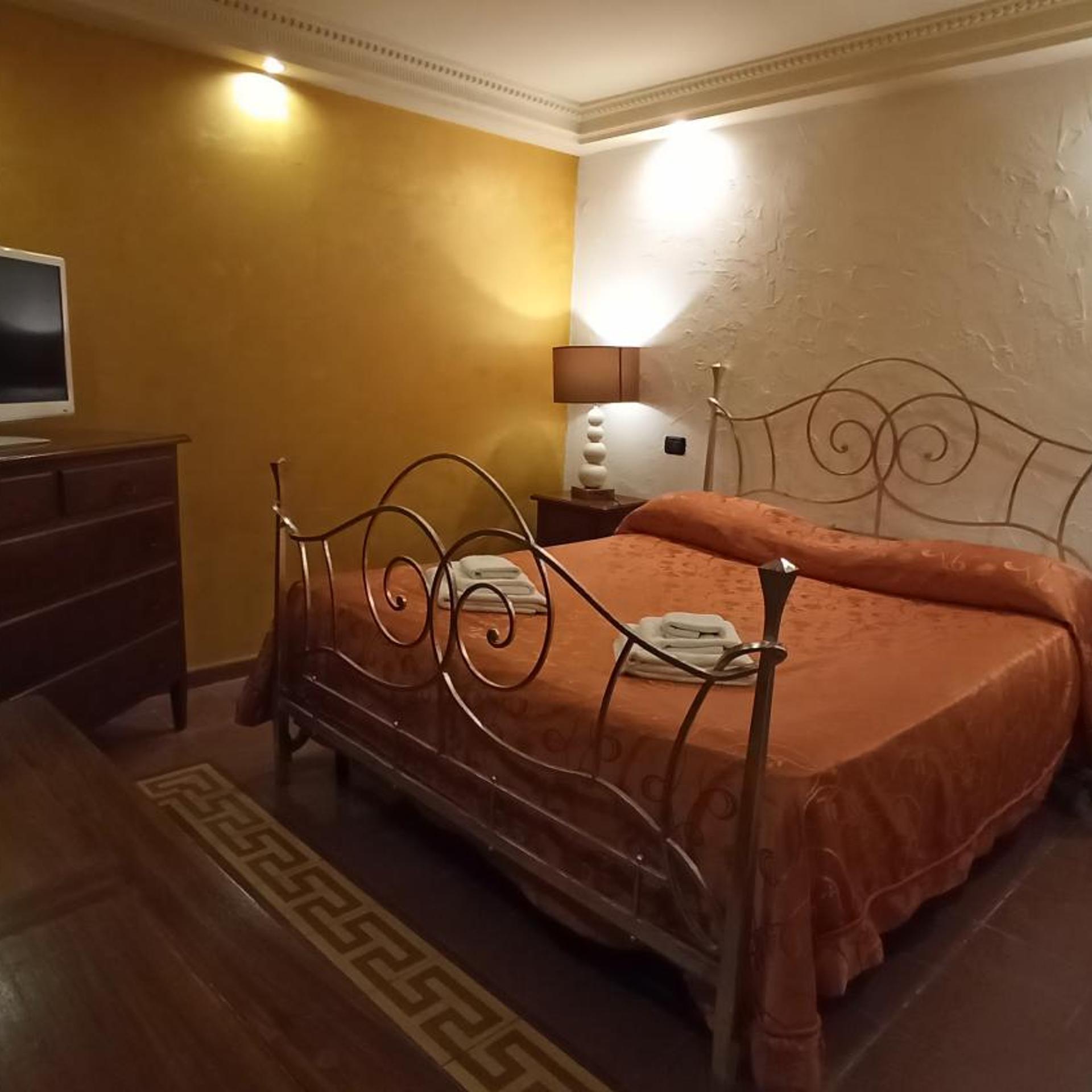 Room, Double Bed, Hot Tub