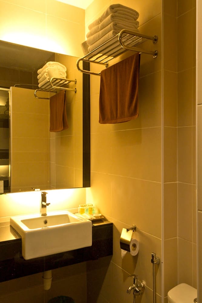 Marvelux Hotel 43/44