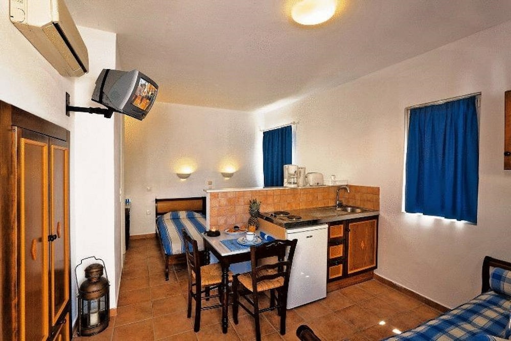 Katikies Studios & Apartments 12/21