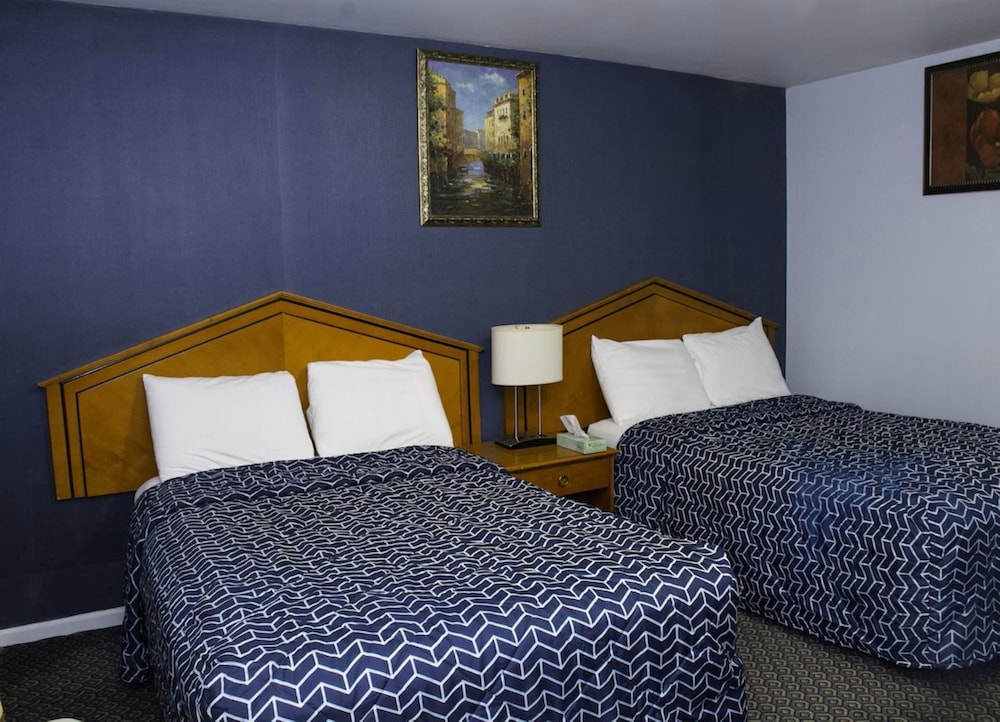 At 9 Motel Near Freehold I-195 8/38