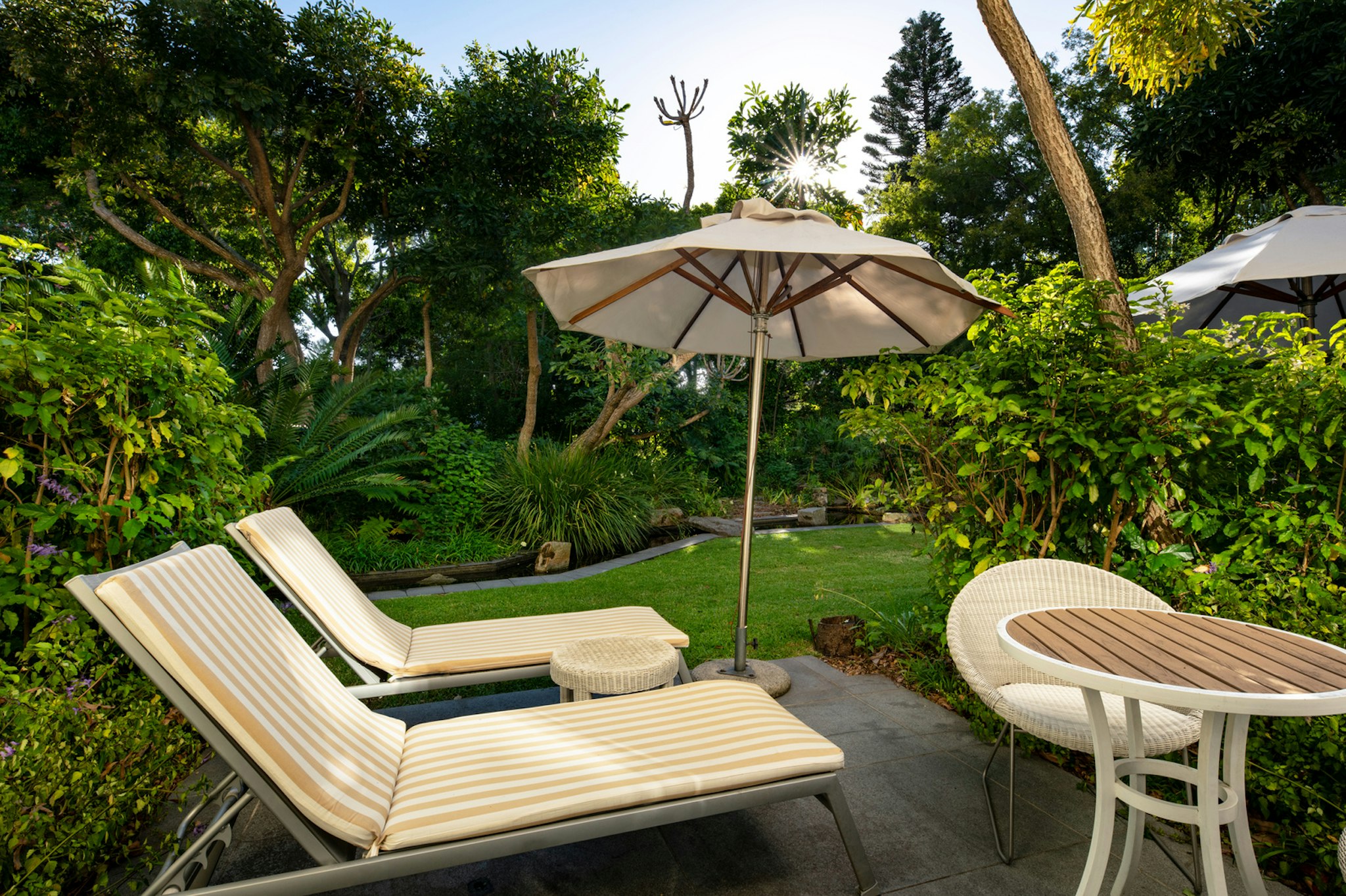 Vineyard Hotel 55/59