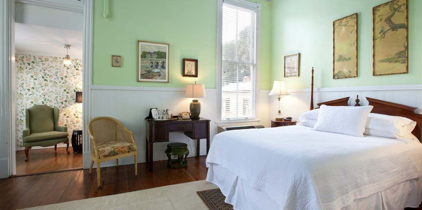 Monterey, Queen Bed