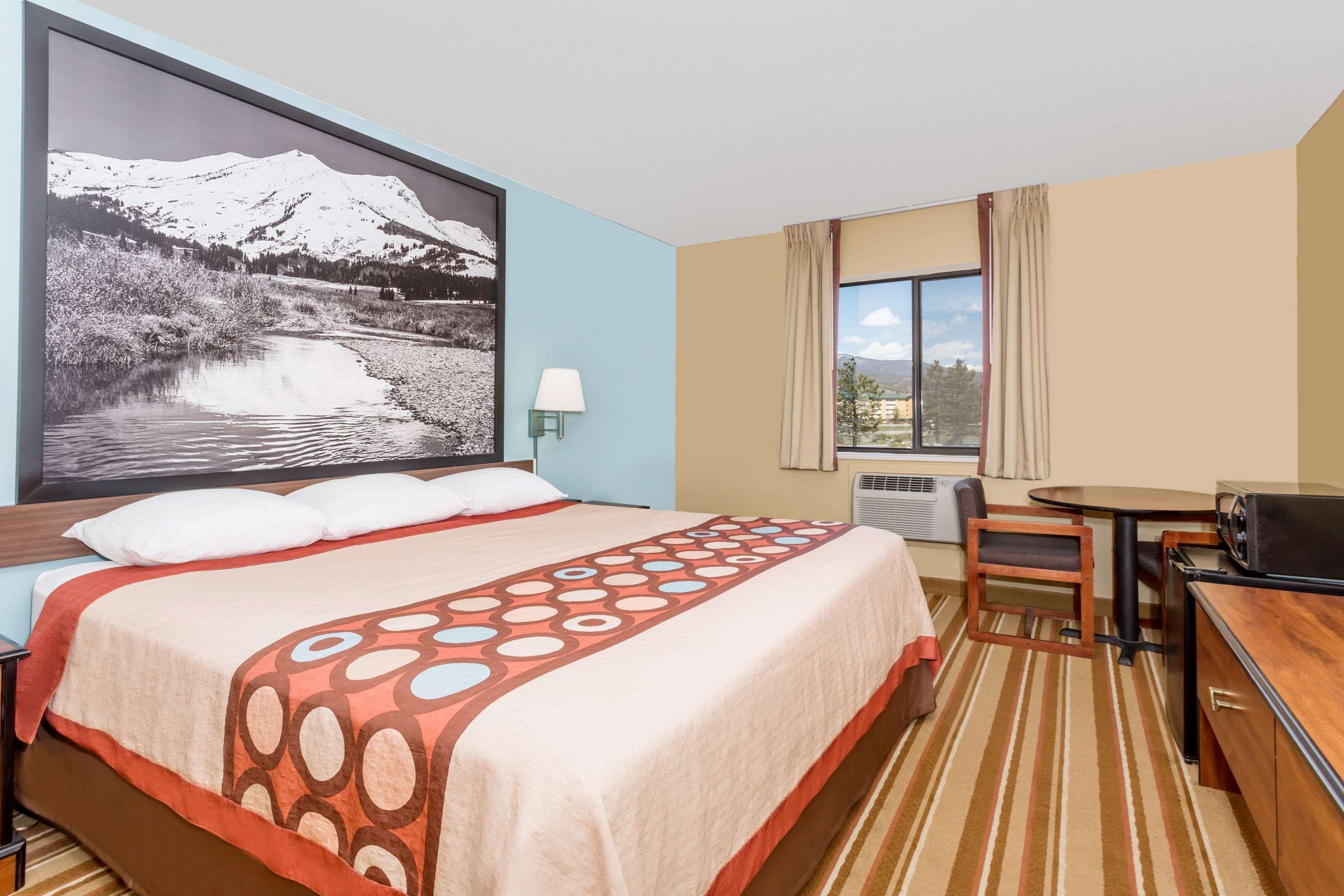Super 8 by Wyndham Dillon/Breckenridge Area 10/25