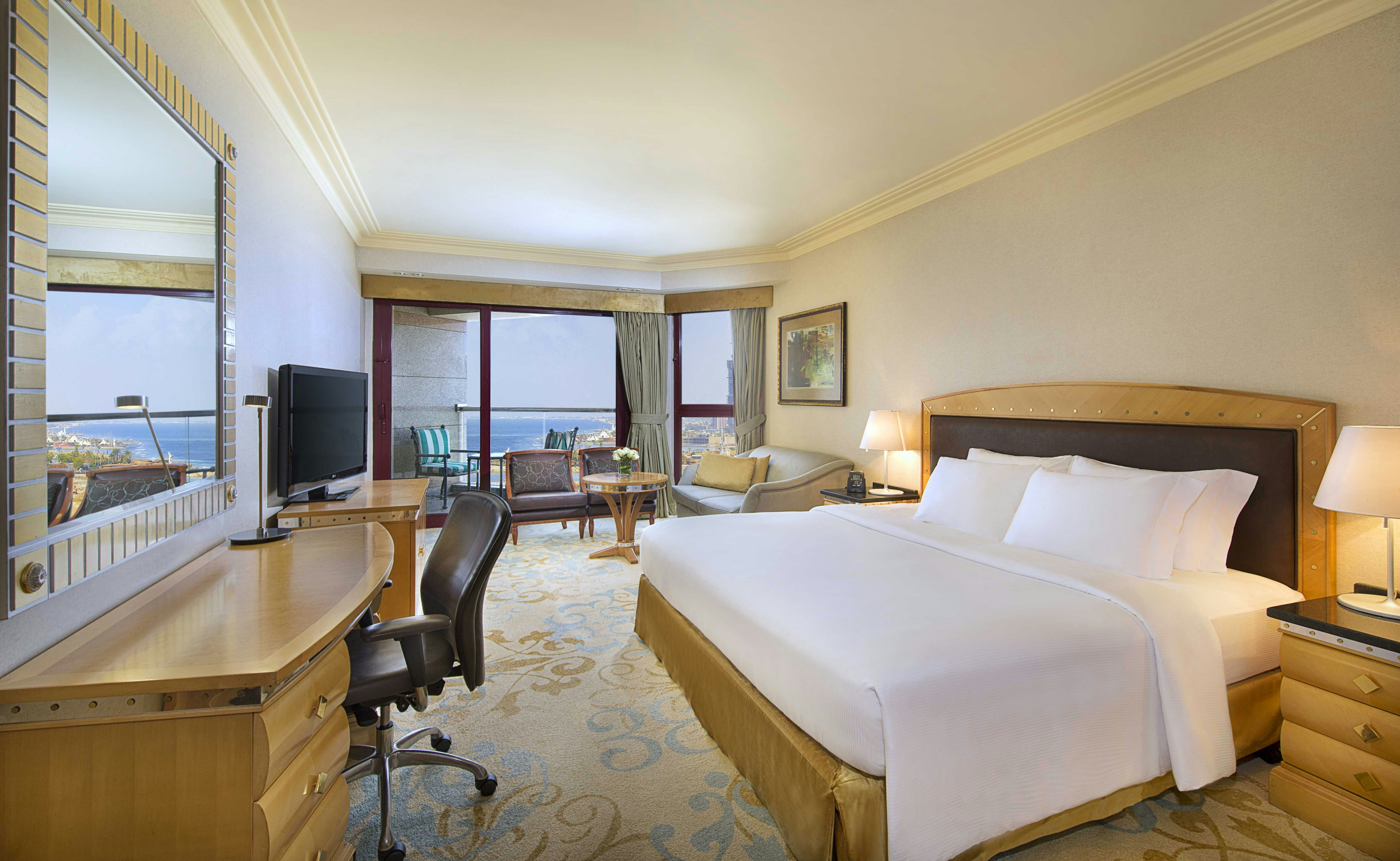 Deluxe, King Bed, Partial Sea View