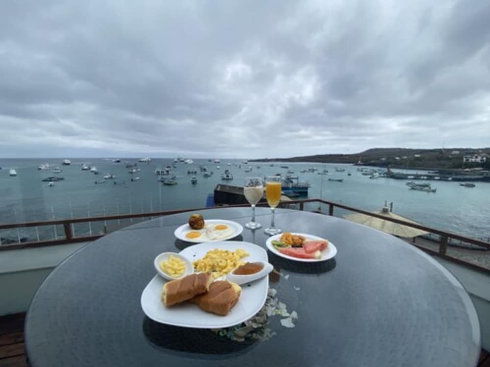 Galapagos Sunset Hotel 37/55